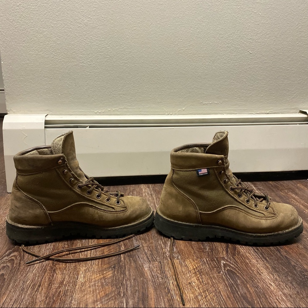 In good condition size 7 Danner Light II boots - Picture 3 of 9